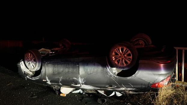 Gümüşhane'de otomobil, bariyerlere çarpıp ters döndü: 2'si çocuk 5 yaralı