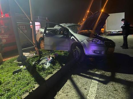 Otomobiliyle yön levhası direğine çapan muhtar öldü / Ek fotoğraf