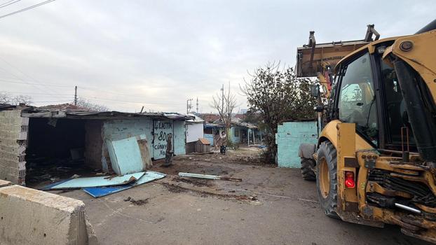 Narkotik olaylarıyla anılan 'Kore Mahallesi'nde 70 metruk bina yıkıldı