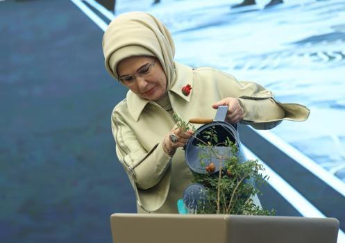 İstanbul- Emine Erdoğan, TOGEM-DER’in ‘Artsın Eksilmesin Dönüşüm Pazarı’nın açılışına katıldı