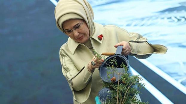 Emine Erdoğan, TOGEM-DER’in ‘Artsın Eksilmesin Dönüşüm Pazarı’nın açılışına katıldı