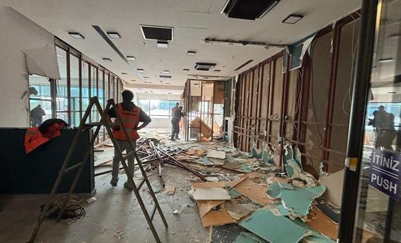 Şişli’de kaçak ve ruhsata aykırı yapıların yıkımı gerçekleştirildi