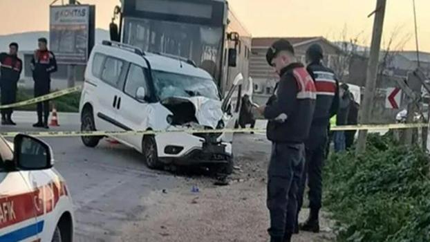 Otobüsle hafif ticari araç çarpıştı: 1 ölü, 2 yaralı