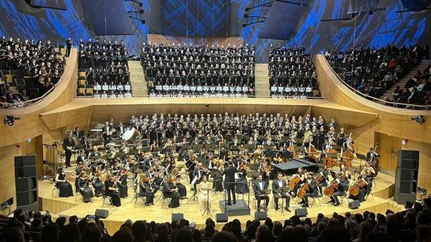 Devlet Çoksesli Korosu, 'Dünya Koro Günü'nde 500 kişiyle sahne aldı