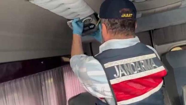 Eyüpsultan’da operasyon: Servis aracında piyasa değeri 30 milyon lira olan uyuşturucu bulundu