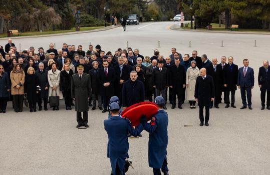 Bakan Fidan, Dışişleri Şehitliği'ni ziyaret etti (2)