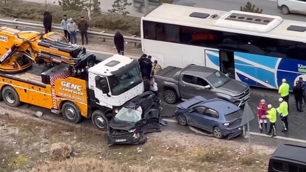 Ankara'da vinç, 13 araca çarptı; 5 yaralı