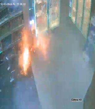 Diyarbakır’da markete patlayıcı madde atıp kaçan 2 şüpheli yakalandı