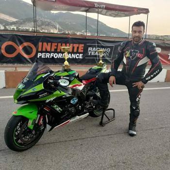 Şampiyon motosikletçi, İzmir'de son yolculuğuna uğurlandı