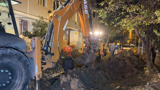 İstanbul - Avcılar'da İSKİ'nin çalışma yaptığı sokakta göçük; yaralanan işçi hastaneye kaldırıldı