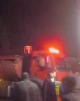 Elazığ’da yalıtım fabrikasında yangın: 16 kişi dumandan etkilendi, 1 itfaiye eri yaralandı