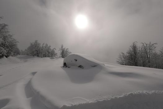 Deniz manzaralı yaylada kar güzelliği