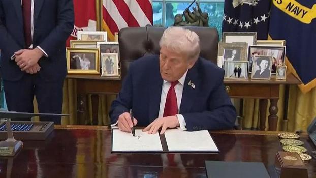 Trump, fentanili kitle imha silahı ilan eden kararnameyi imzaladı