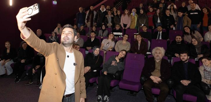 Ozan Akbaba ve Yüksel Aksu’dan ‘Bak Postacı Geliyor’ izleyicilerine film arasında sürpriz