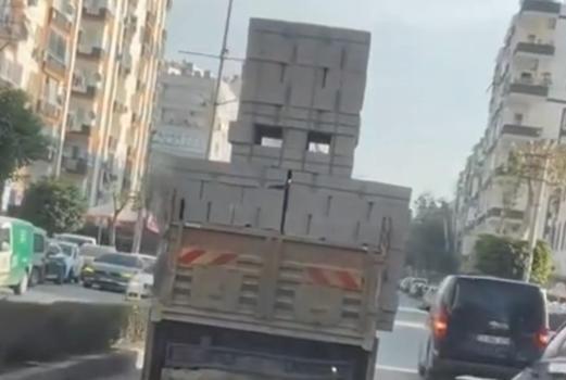 Trafiği tehlikeye düşüren sürücüye para cezası kesildi, ehliyetine el konuldu