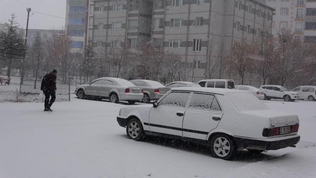 Bitlis merkez ve Güroymak ilçesinde köy okulları ve taşımalı eğitime kar tatili