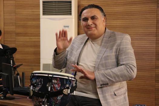 Doktor, hastane stresini adliye ritim grubuyla atıyor