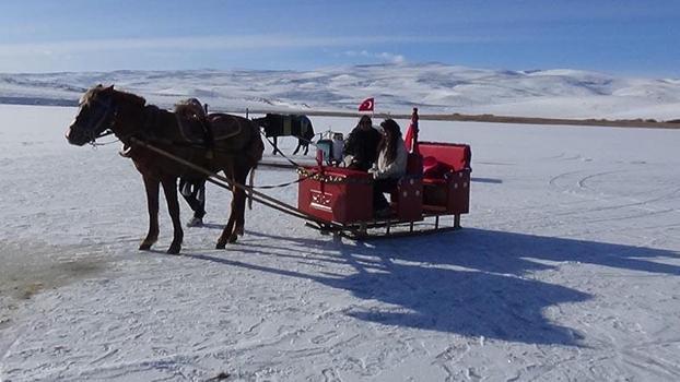 Atlı kızaklar, Çıldır Gölü’nde tura başladı