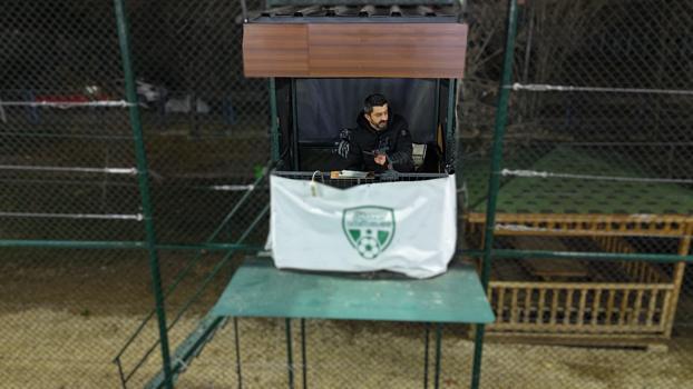 Gündüz laborant, akşam halı sahada spiker