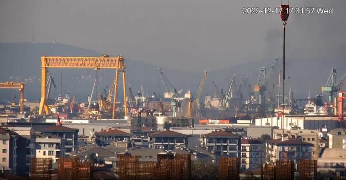 Tuzla'da tersanede gemide yangın