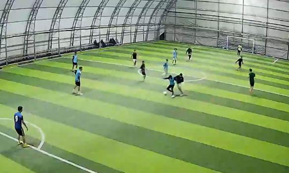 Halı saha maçında tekmeli- yumruklu kavga