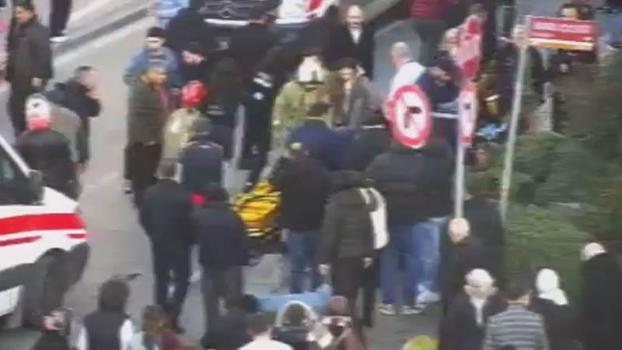 Şişli'de otomobil yayalara çarptı; 5 yaralı