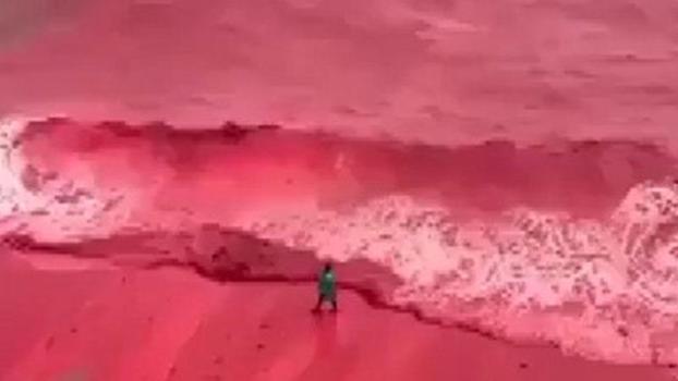 İran’daki Hürmüz Adası kırmızıya büründü