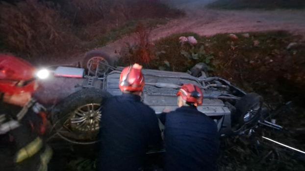 Balıkesir'de otomobil köprüden uçtu: 2 yaralı