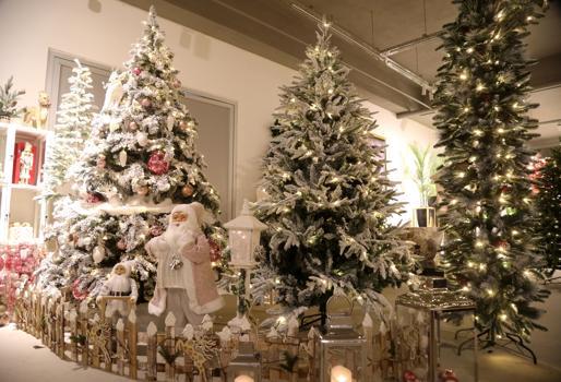 Yılbaşı ağaçlarında hazır süslü ve kompakt modeller ilgi görüyor