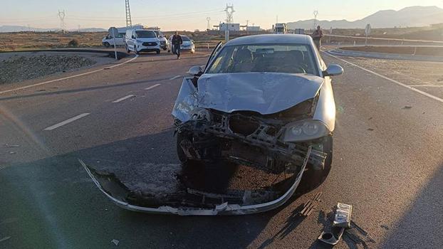 Gaziantep’te kamyonetle otomobil çarpıştı; 3'ü çocuk, 6 yaralı