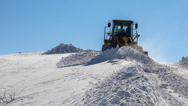 Van'da kardan kapanan 90 yerleÅŸim yerinden 78'inin yolu ulaşıma açıldı