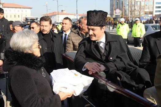 Atatürk'ün 106 yıl önce Sivas'tan ayrılışı, temsili olarak canlandırıldı