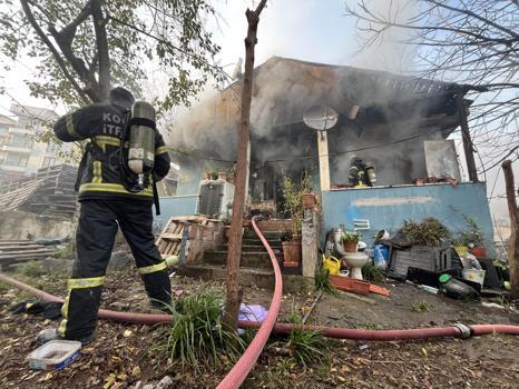 Tek katlı evde çıkan yangında yaralandı