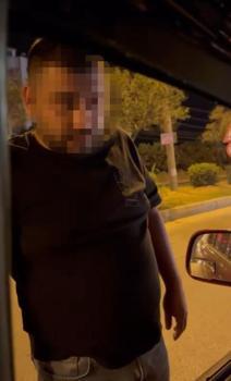 Trafikte tartıştığı kişilere yumruk atıp, tabancayla ateş açan kişinin görüntüleri ortaya çıktı