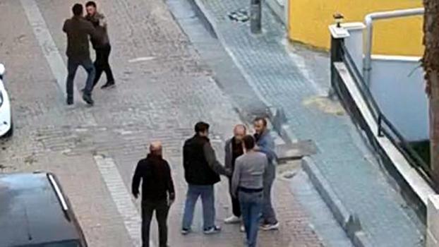 Avcılar’da hurdacıların satırlı kavgası kamerada