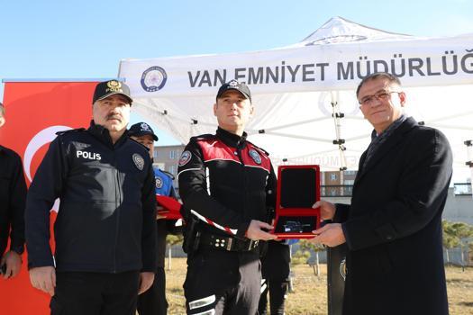 Van Emniyeti’ne 164 yeni araç teslim edildi