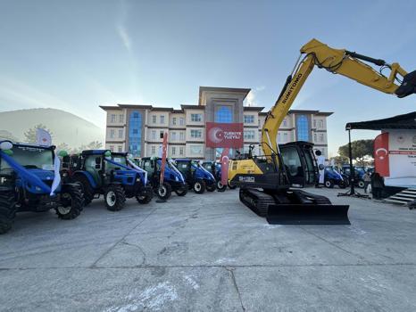 Muğla'da orman köylülerine 36 traktör ve 1 iş makinesi desteği
