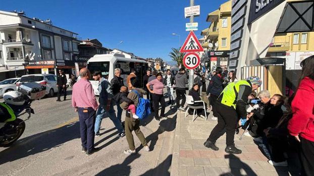 Fethiye'de yolcu midibüsü ile minibüs çarpıştı: 13 yaralı