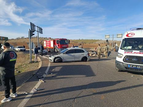 TIR’ın çarptığı otomobilin sürücüsü ağır yaralandı
