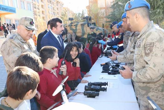 Kilis’te, öğrencilere yerli ve milli araçlar tanıtıldı