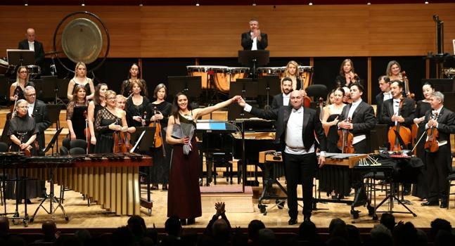 İzmir Devlet Senfoni Orkestrası’na tencere ve tava ile eşlik etti