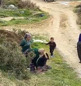 Oğlunun gözü önünde kuzenleri tarafından darbedildi; o anlar kamerada