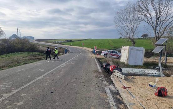 Tekirdağ'da motosiklet, yol kenarındaki tel çite çarptı; 1 ölü, 1 yaralı