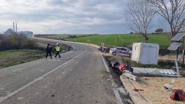 Tekirdağ'da motosiklet, yol kenarındaki tel çite çarptı; 1 ölü, 1 yaralı