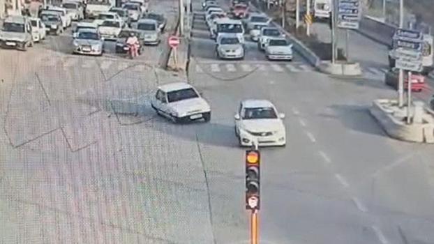 Drift atıp, polisten kaçan ehliyet sürücü, kaza yapınca yakalandı; o anlar kamerada