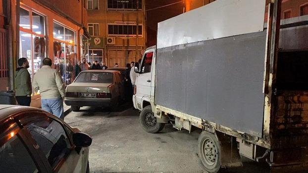 Bursa'da park halindeki 3 araca çarpıp kaçan kamyonetin alkollü sürücüsü, yakalandı