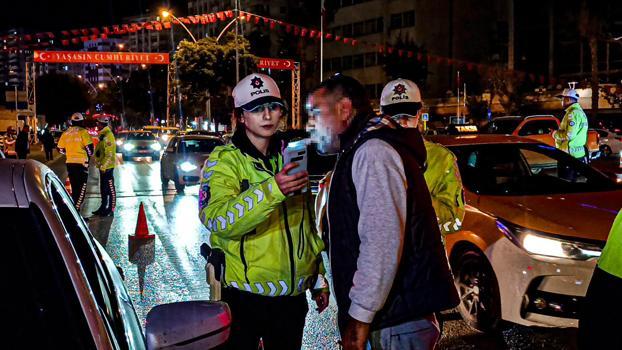 Adana'da trafik denetimi; 60 sürücüye 495 bin  593 TL ceza