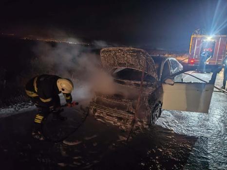Hatay’da seyir halindeki otomobil yandı