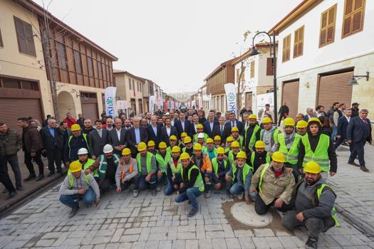 Bakan Kurum, Hatay'da afet konutlarını inceledi