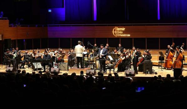 İzmir Oda Orkestrası Latin müzikleriyle dans ettirdi